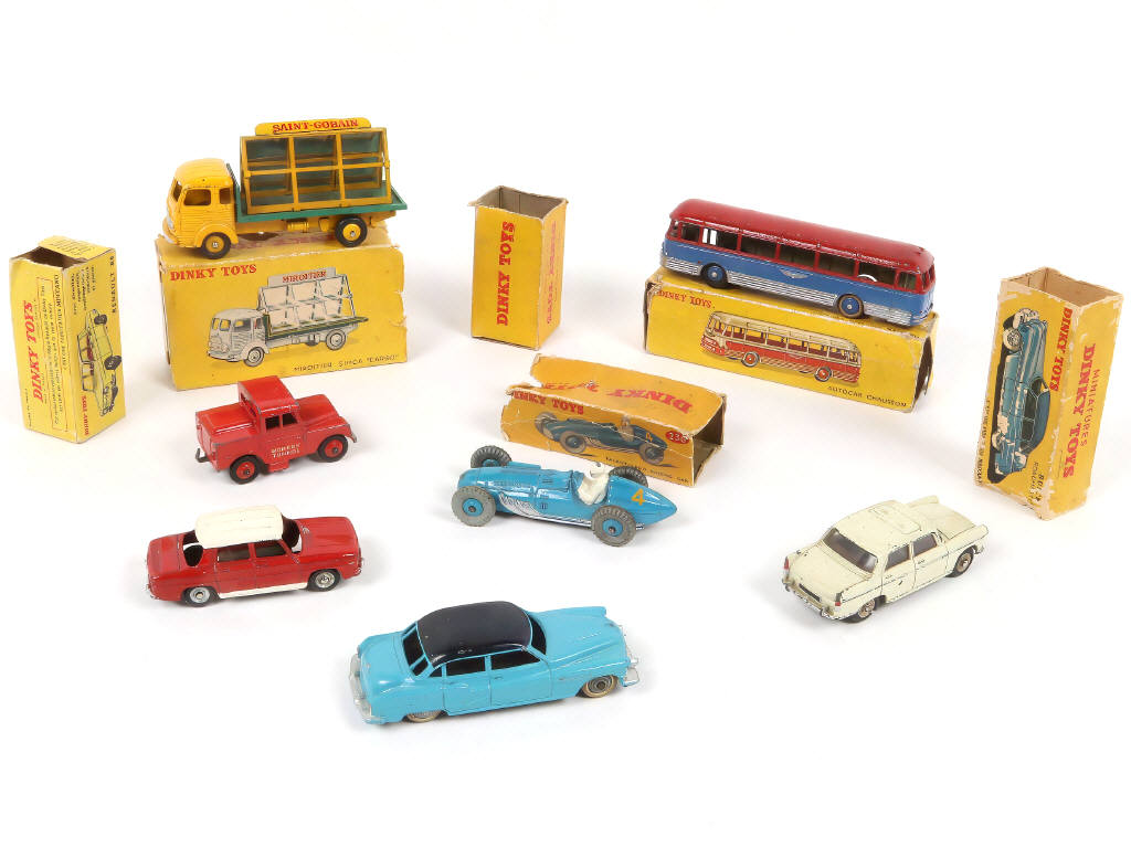 Lot 287 - DINKY TOYS (7)