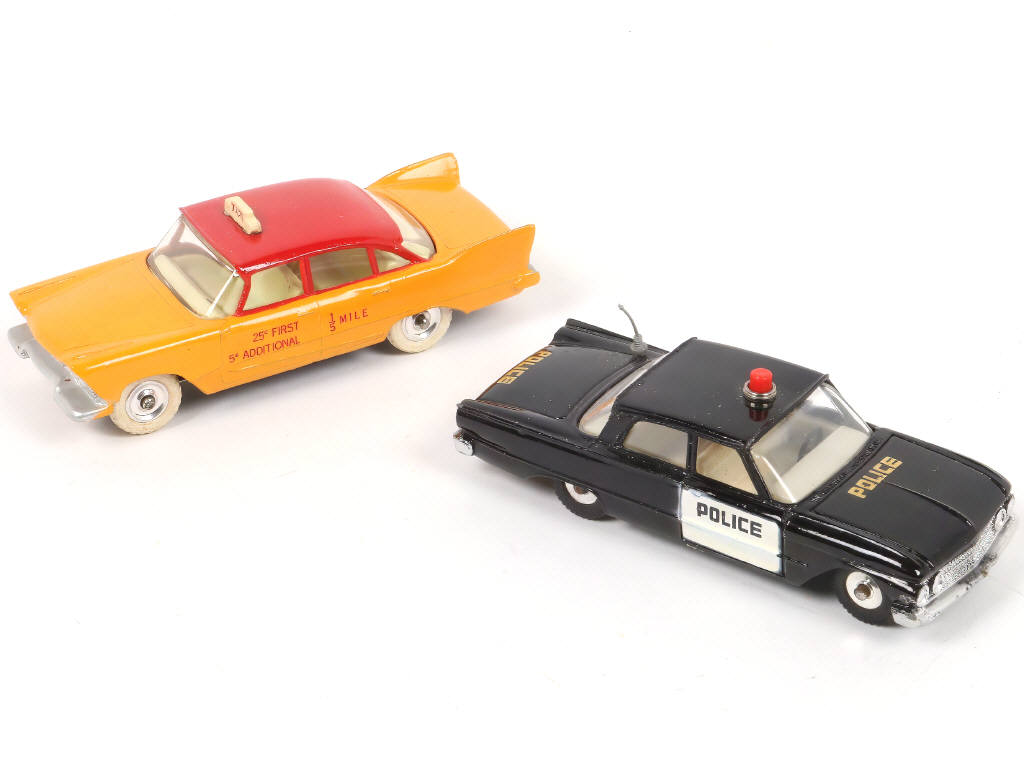 Lot 267 - DINKY TOYS (GB) (2)