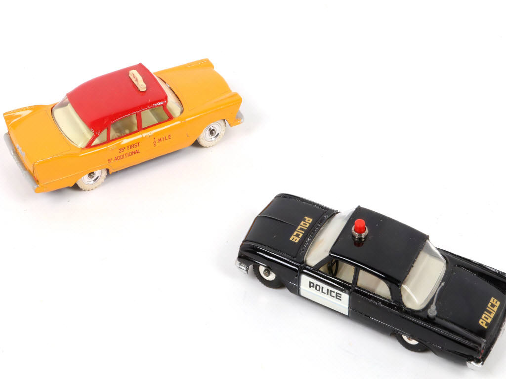 Lot 267 - DINKY TOYS (GB) (2)