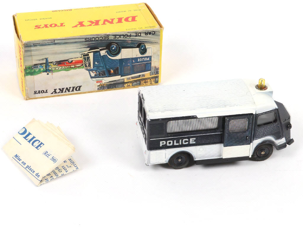 Lot 221 - DINKY TOYS (FRANCE) (1)