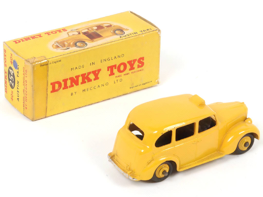 Lot 245 - DINKY TOYS (GB) (1)