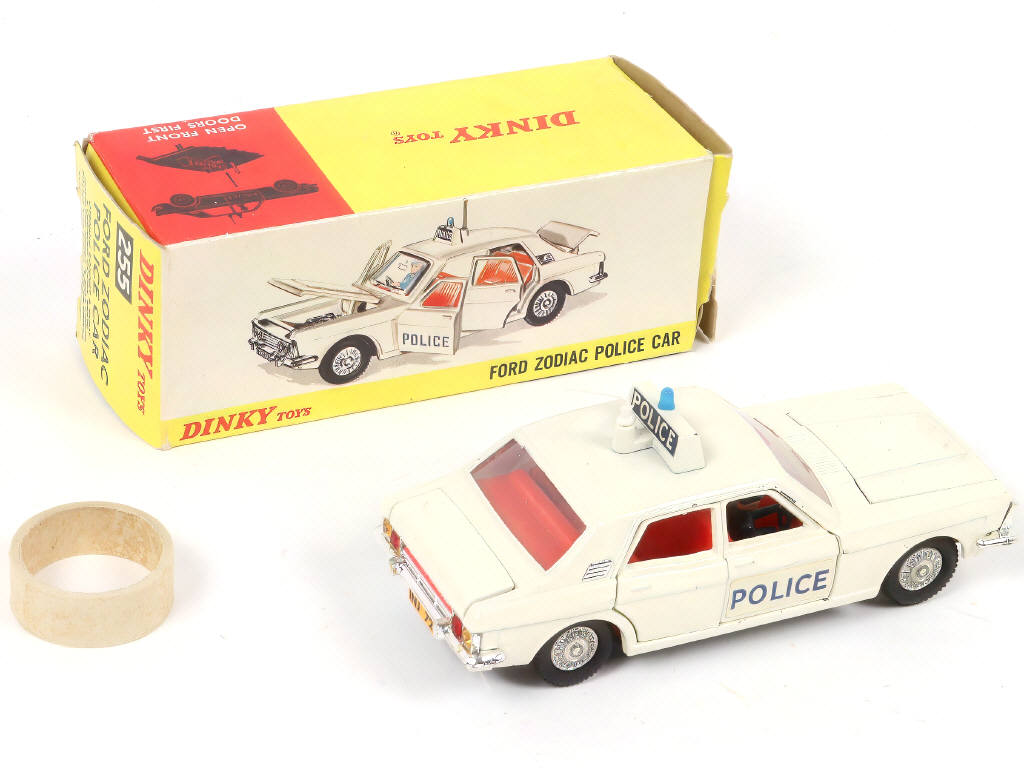 Lot 246 - DINKY TOYS (GB) (1)