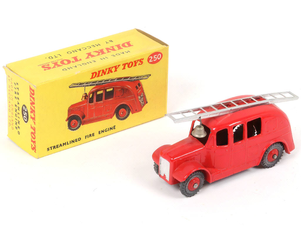 Lot 244 - DINKY TOYS (GB) (1)