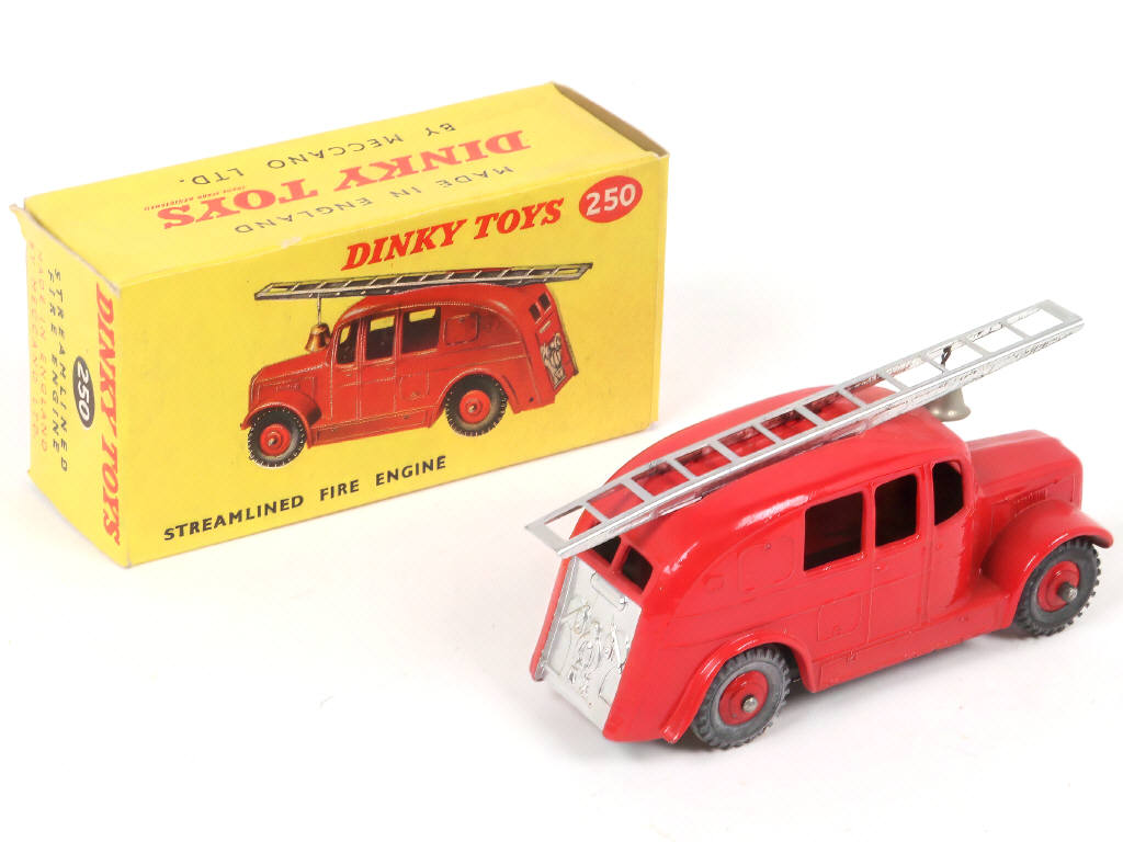 Lot 244 - DINKY TOYS (GB) (1)