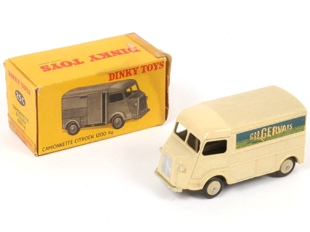 Lot 213 - DINKY TOYS (FRANCE) (1)