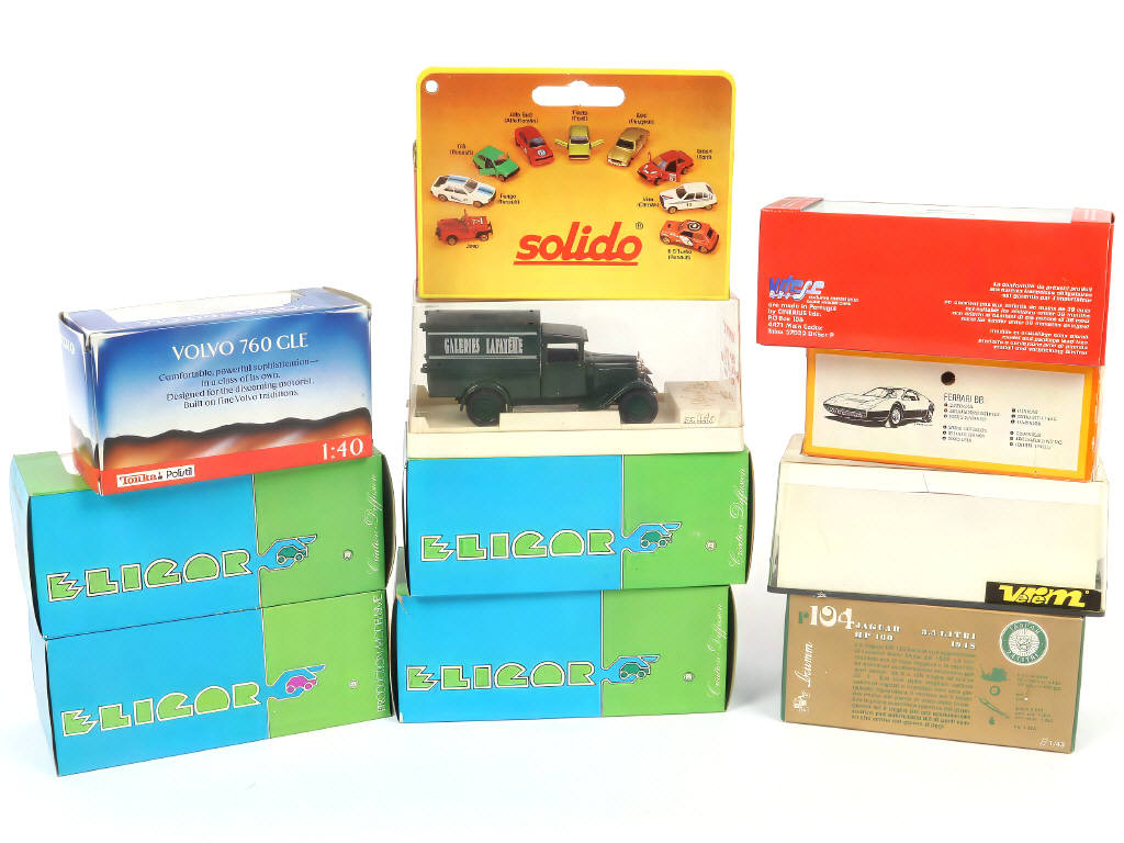 Lot 98 - DIVERS (11)