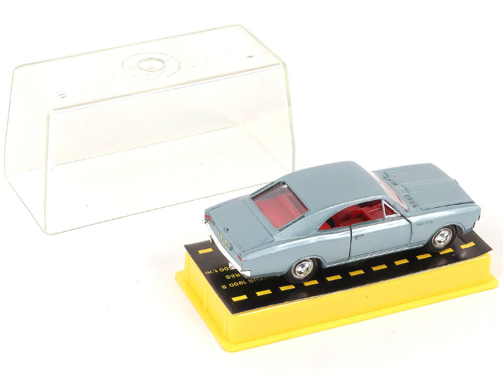 Lot 207 - DINKY TOYS (FRANCE) (1)