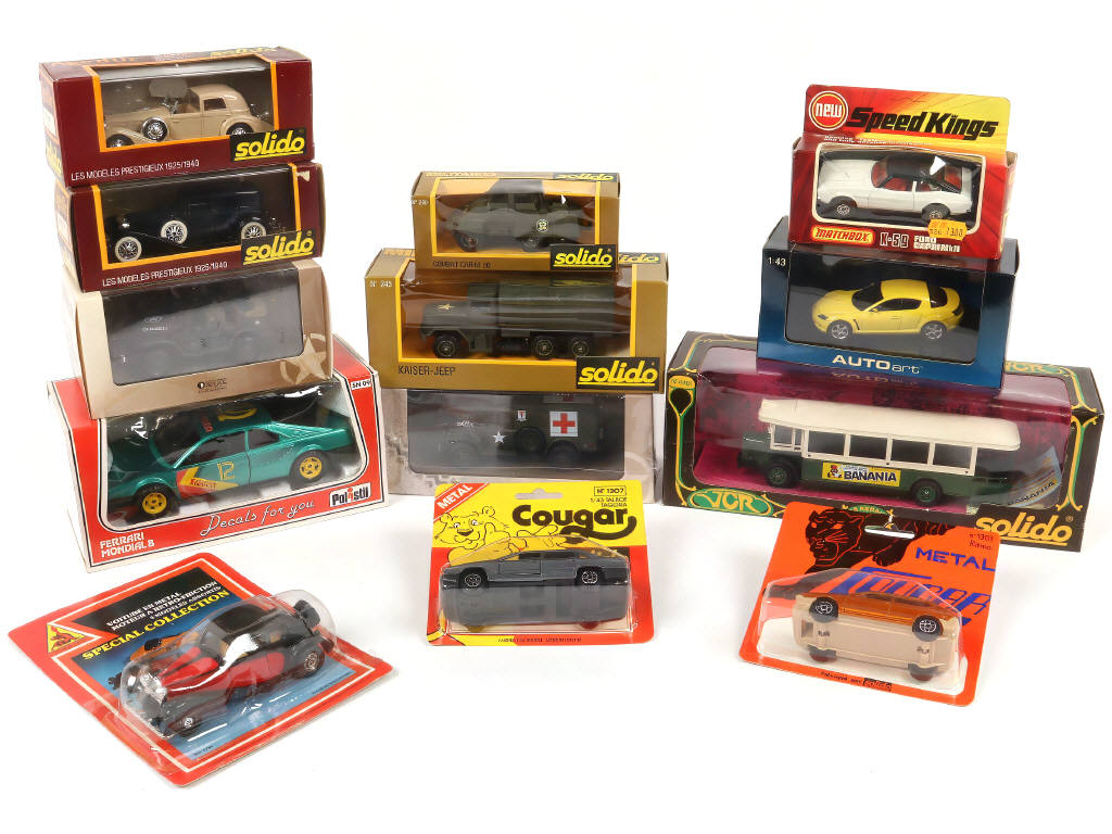 Lot 104 - DIVERS (13)