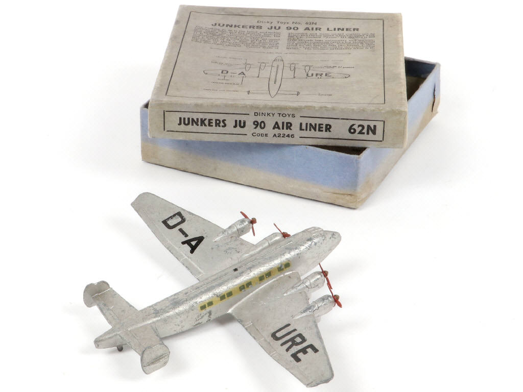 Lot 260 - DINKY TOYS (GB) (1)