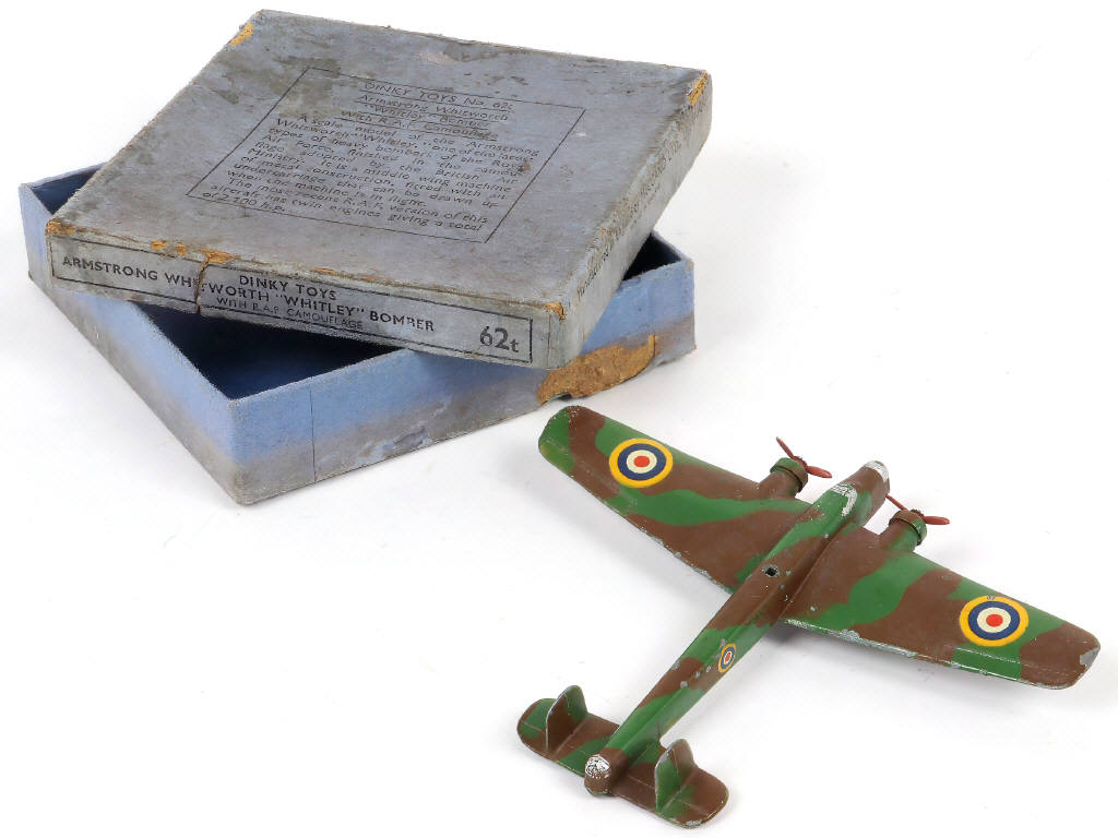 Lot 261 - DINKY TOYS (GB) (1)