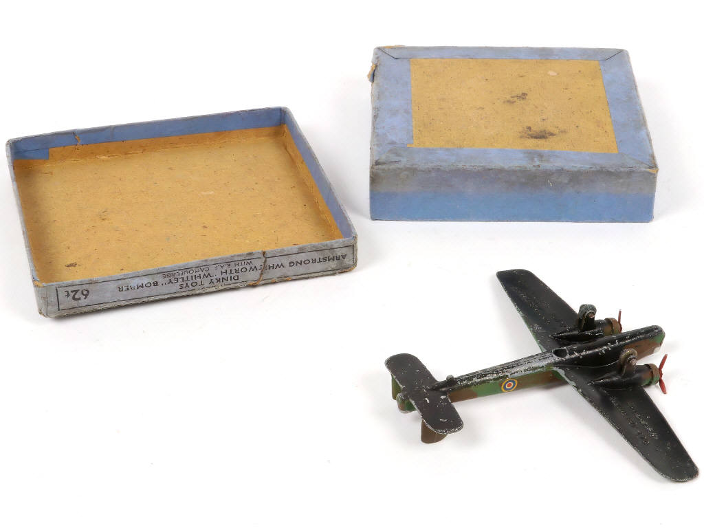 Lot 261 - DINKY TOYS (GB) (1)