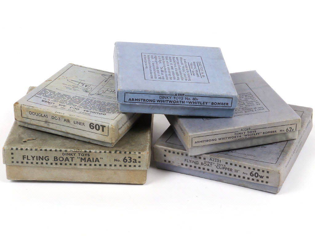 Lot 279 - DINKY TOYS (GB) (5)