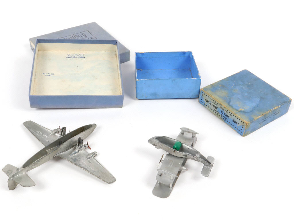 Lot 270 - DINKY TOYS (GB) (2)