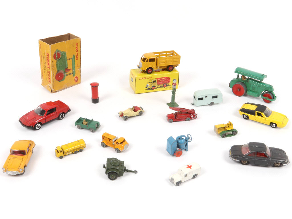 Lot 117 - DIVERS (18)