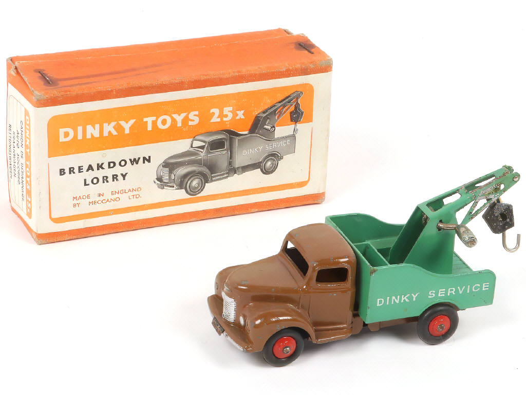 Lot 248 - DINKY TOYS (GB) (1)