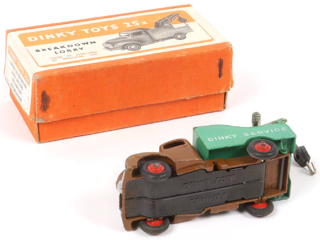 Lot 248 - DINKY TOYS (GB) (1)