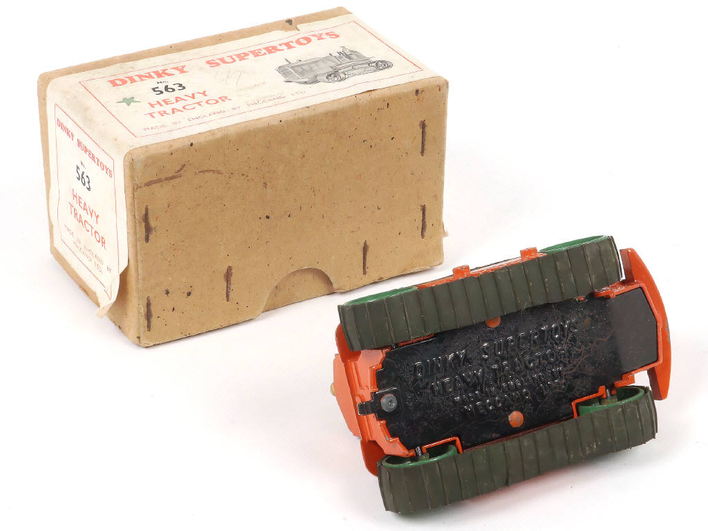 Lot 253 - DINKY TOYS (GB) (1)