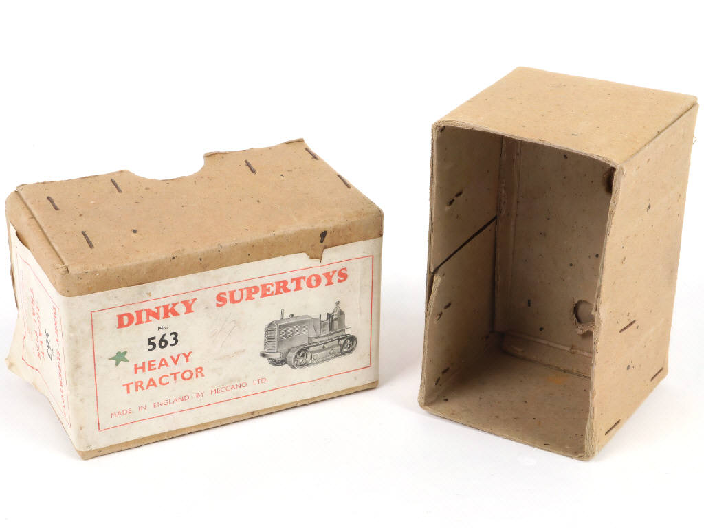 Lot 253 - DINKY TOYS (GB) (1)