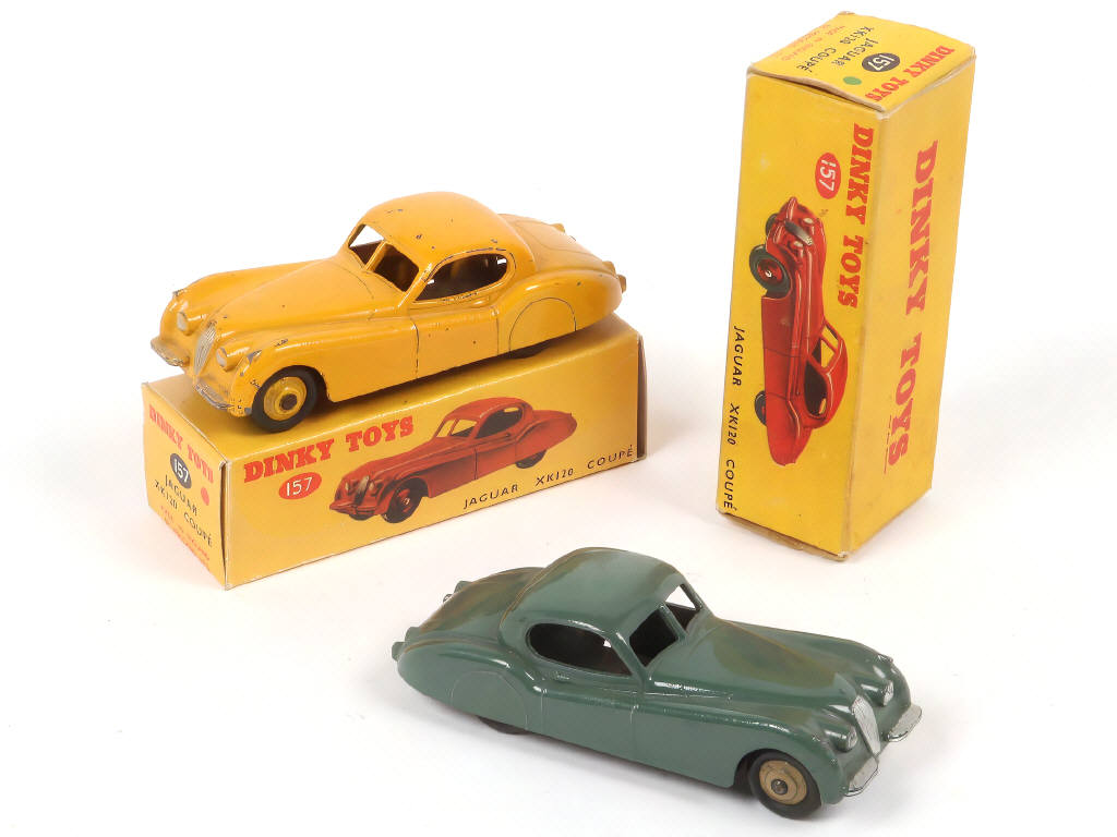 Lot 271 - DINKY TOYS (GB) (2)