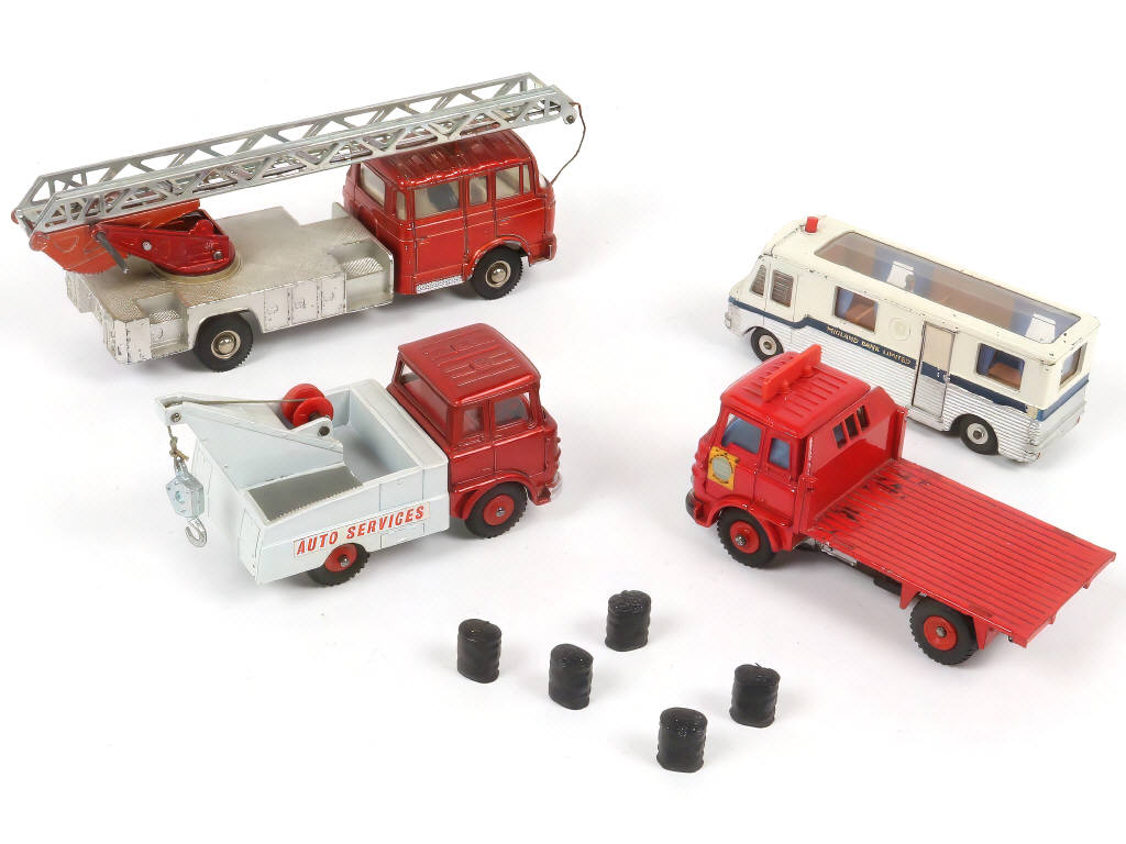 Lot 275 - DINKY TOYS (GB) (4)