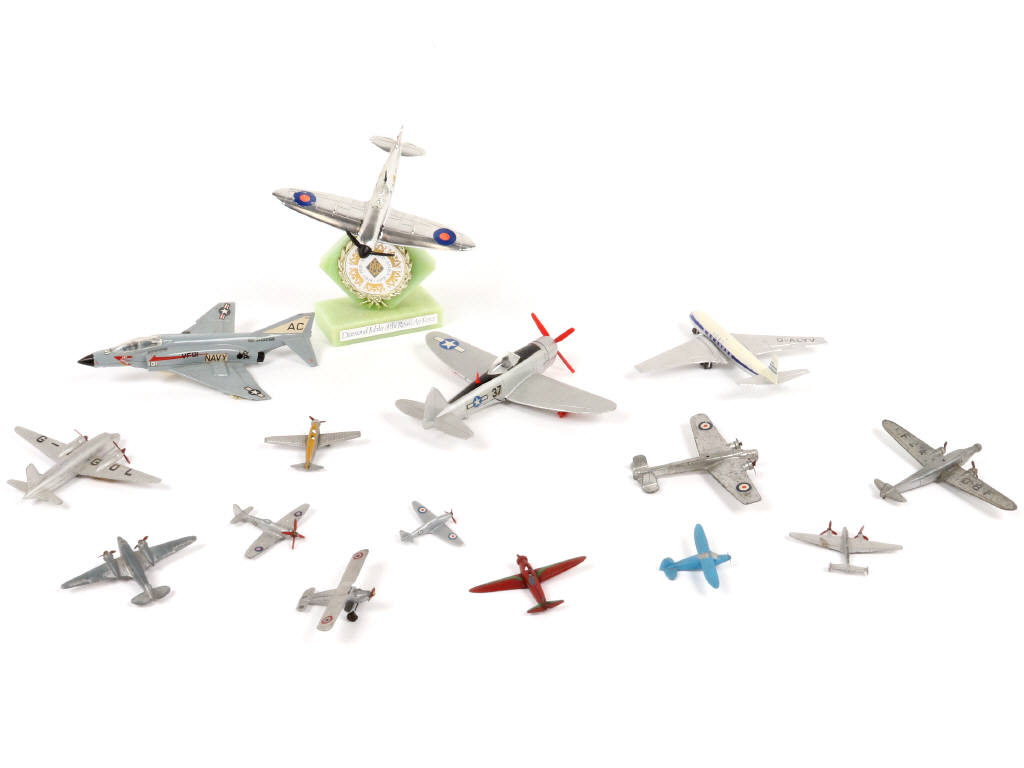 Lot 113 - DIVERS (15)