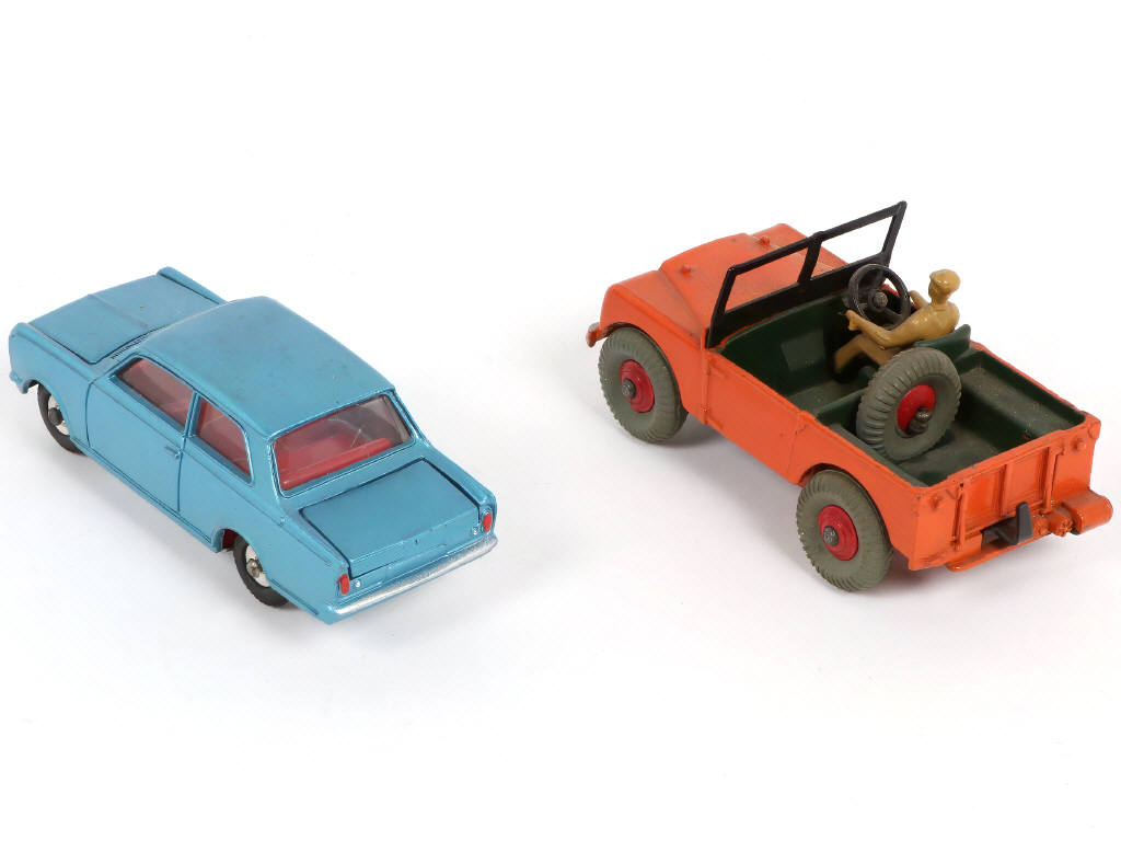 Lot 246 - DINKY TOYS (GB) (2)