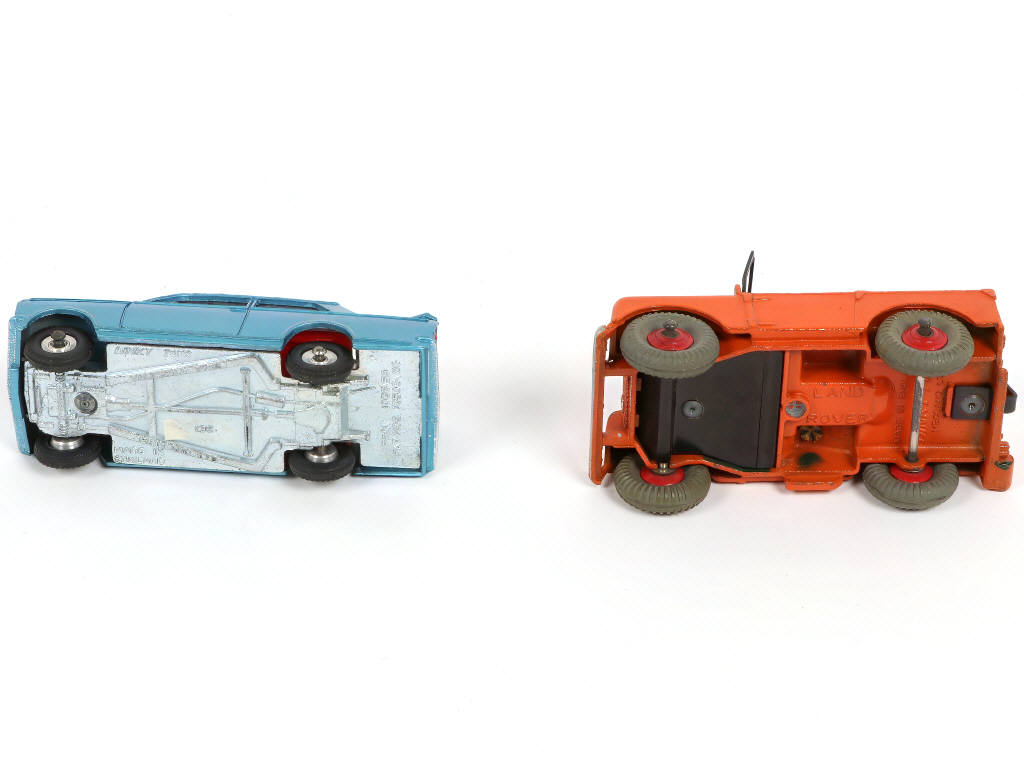 Lot 246 - DINKY TOYS (GB) (2)