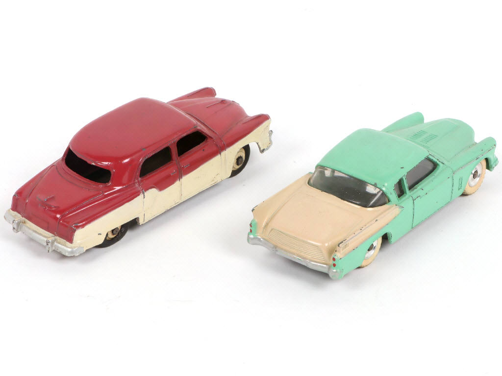 Lot 244 - DINKY TOYS (GB) (2)