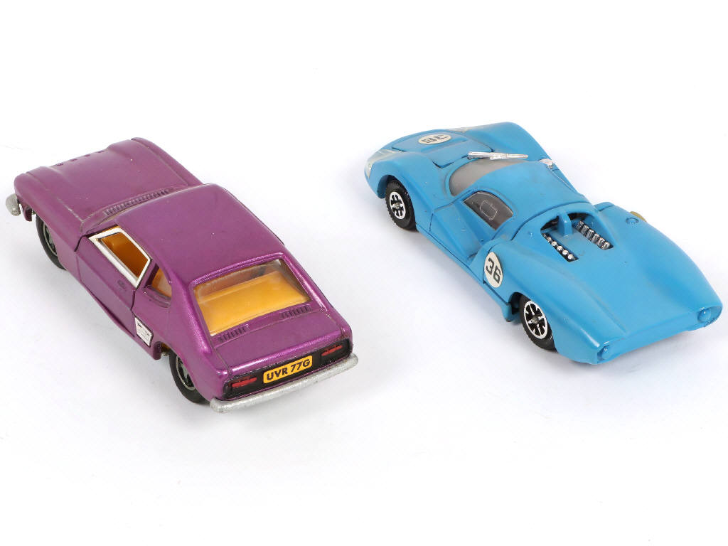 Lot 243 - DINKY TOYS (GB) (2)