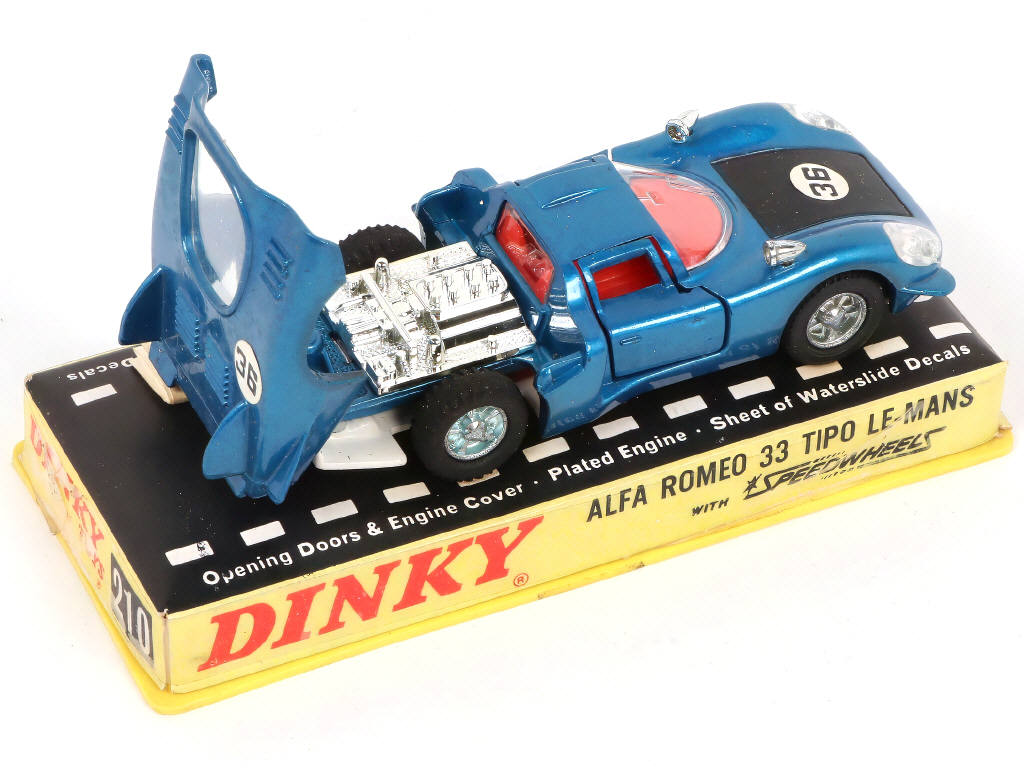 Lot 252 - DINKY TOYS (GB) (3)