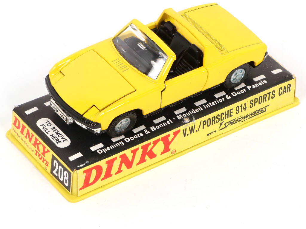 Lot 252 - DINKY TOYS (GB) (3)