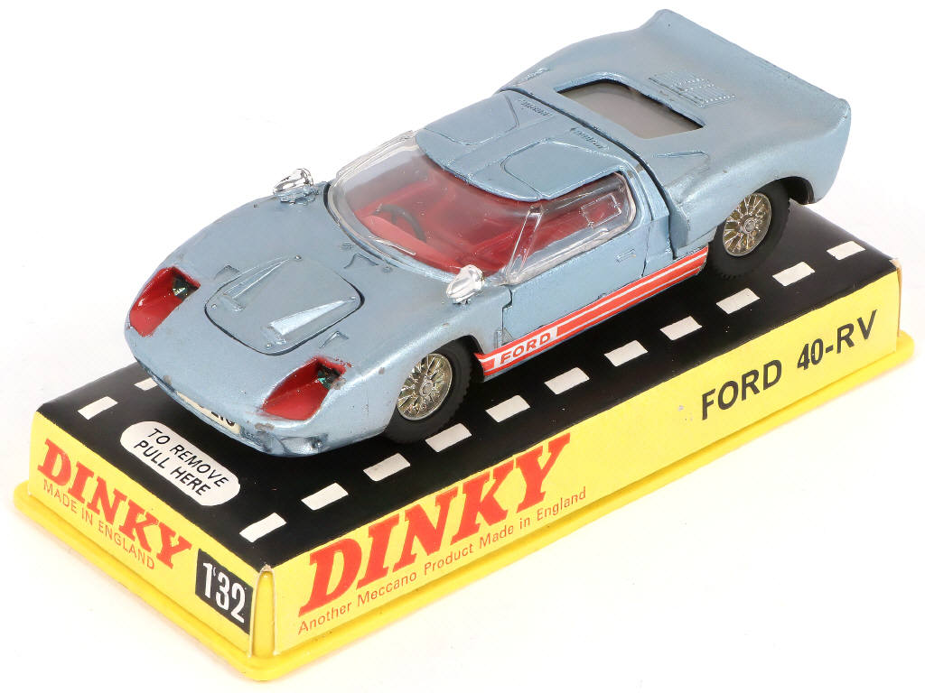 Lot 252 - DINKY TOYS (GB) (3)