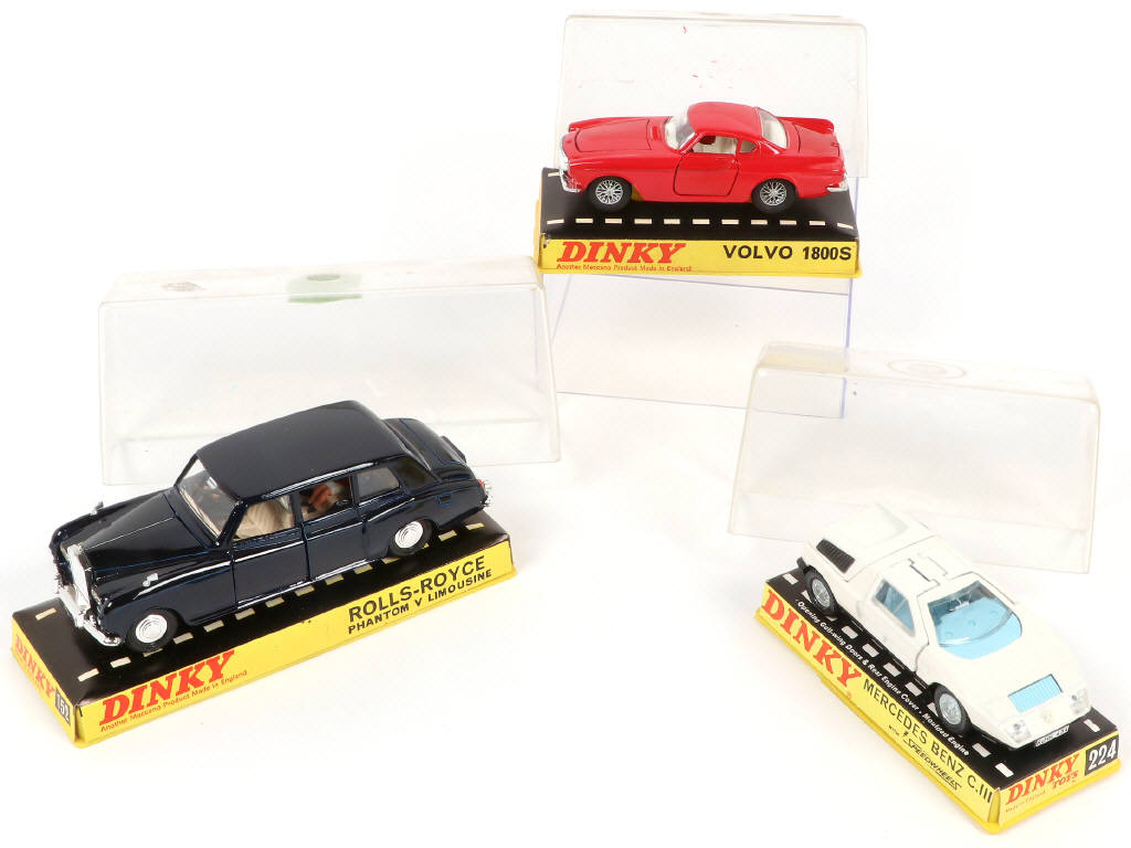 Lot 259 - DINKY TOYS (GB) (3)