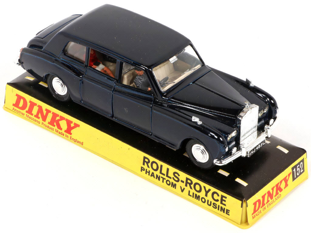 Lot 259 - DINKY TOYS (GB) (3)