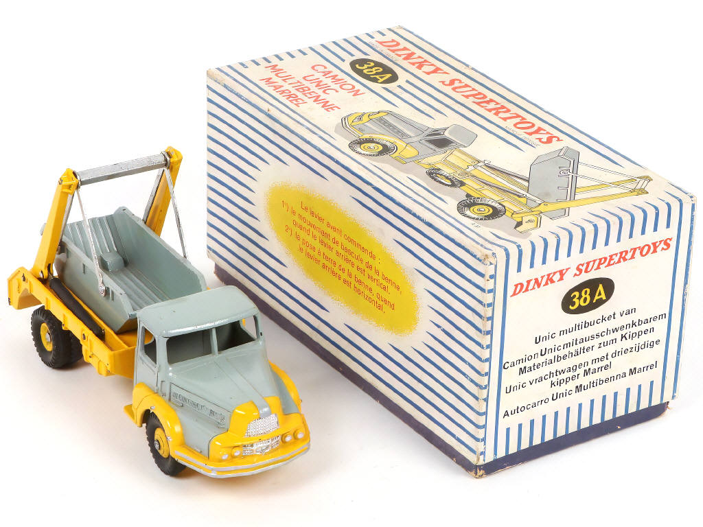 Lot 282 - DINKY TOYS (FRANCE) (1)