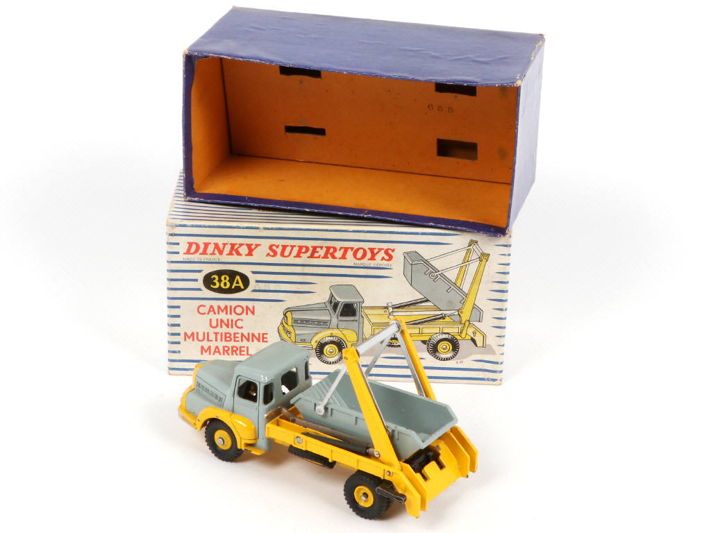 Lot 282 - DINKY TOYS (FRANCE) (1)