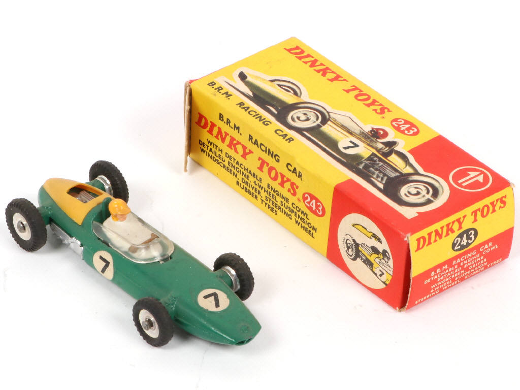 Lot 254 - DINKY TOYS (GB) (3)