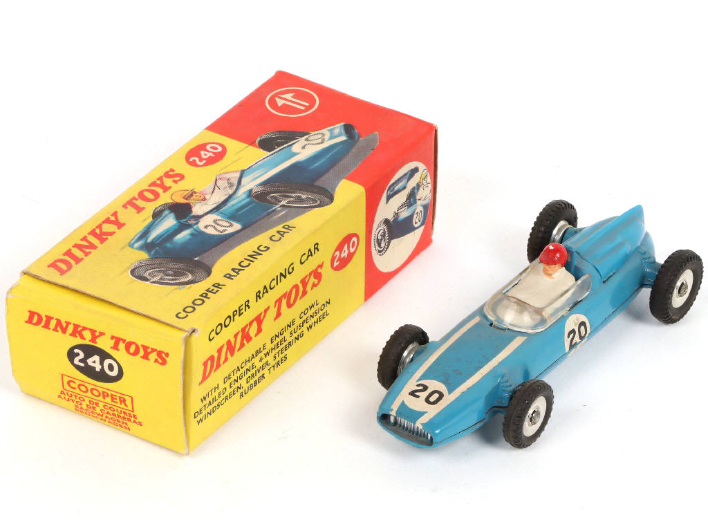 Lot 254 - DINKY TOYS (GB) (3)