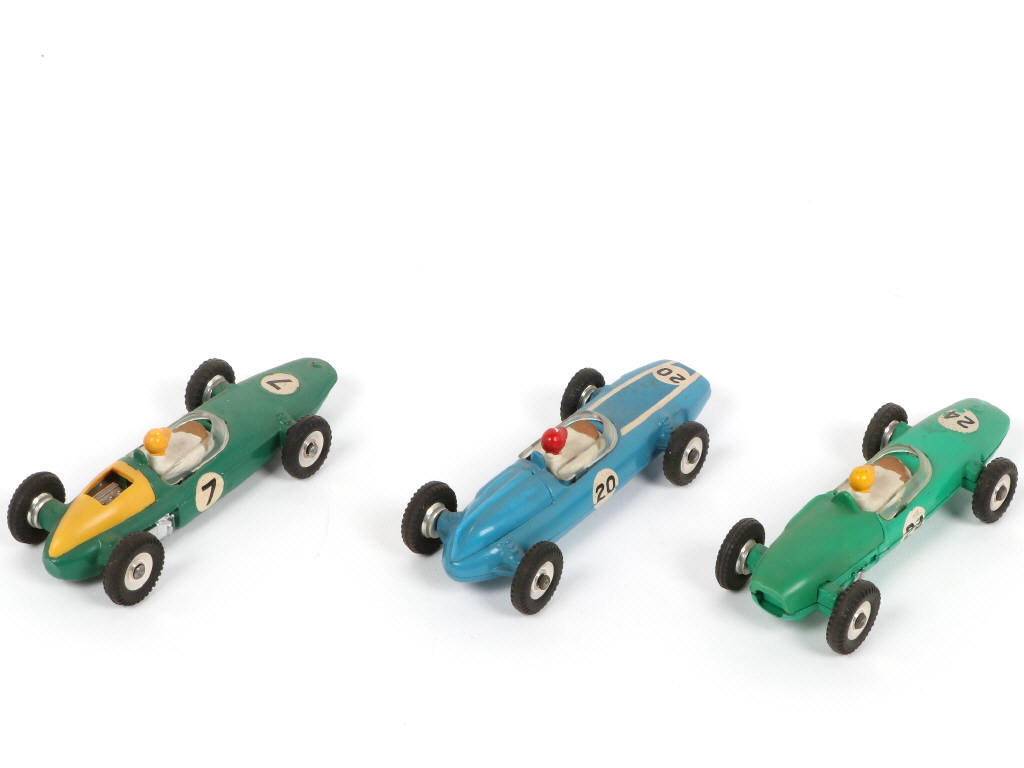 Lot 254 - DINKY TOYS (GB) (3)