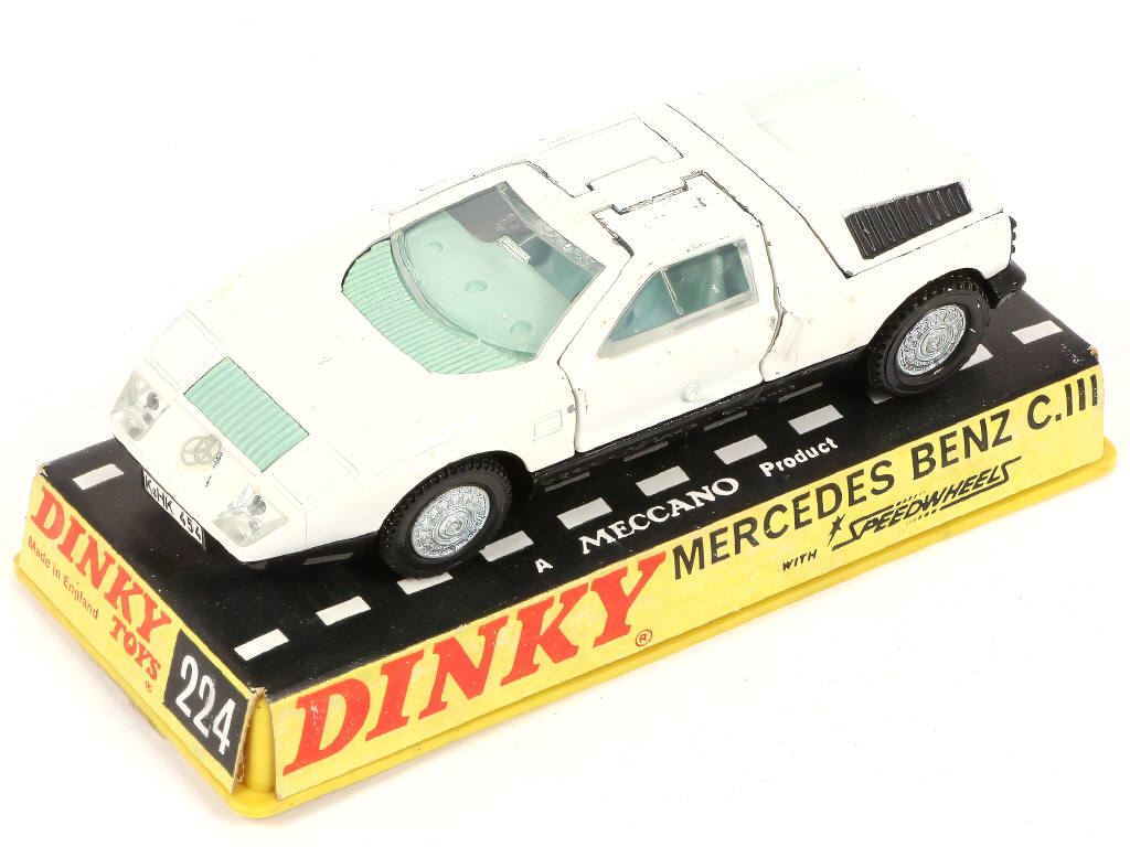 Lot 255 - DINKY TOYS (GB) (3)