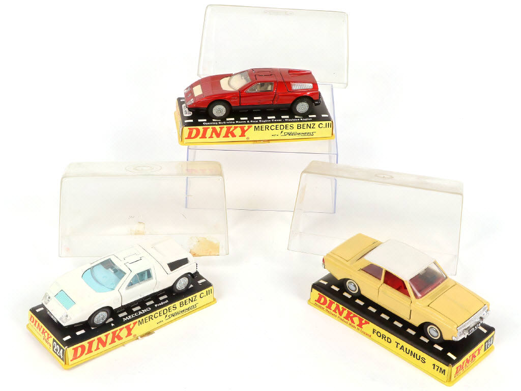 Lot 257 - DINKY TOYS (GB) (3)
