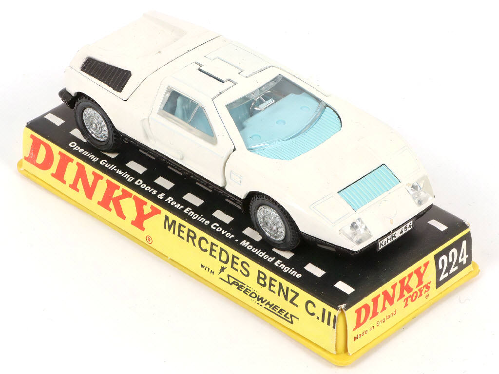 Lot 257 - DINKY TOYS (GB) (3)