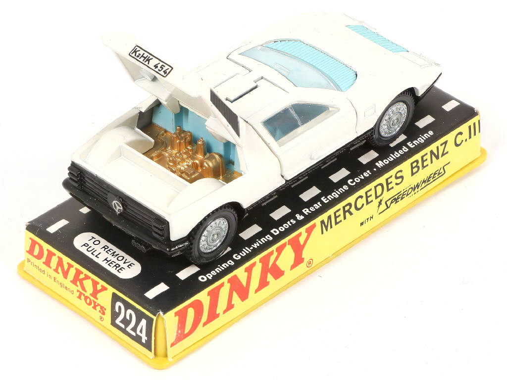 Lot 257 - DINKY TOYS (GB) (3)