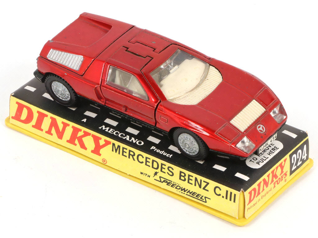 Lot 257 - DINKY TOYS (GB) (3)