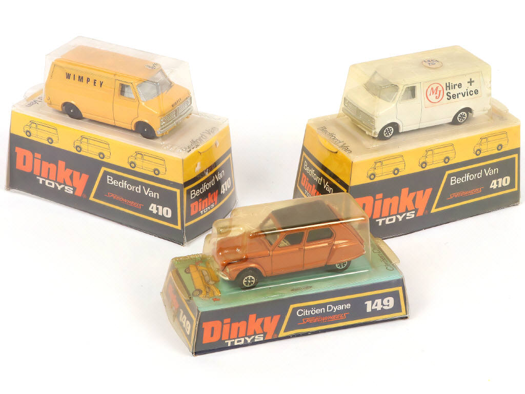 Lot 253 - DINKY TOYS (GB) (3)
