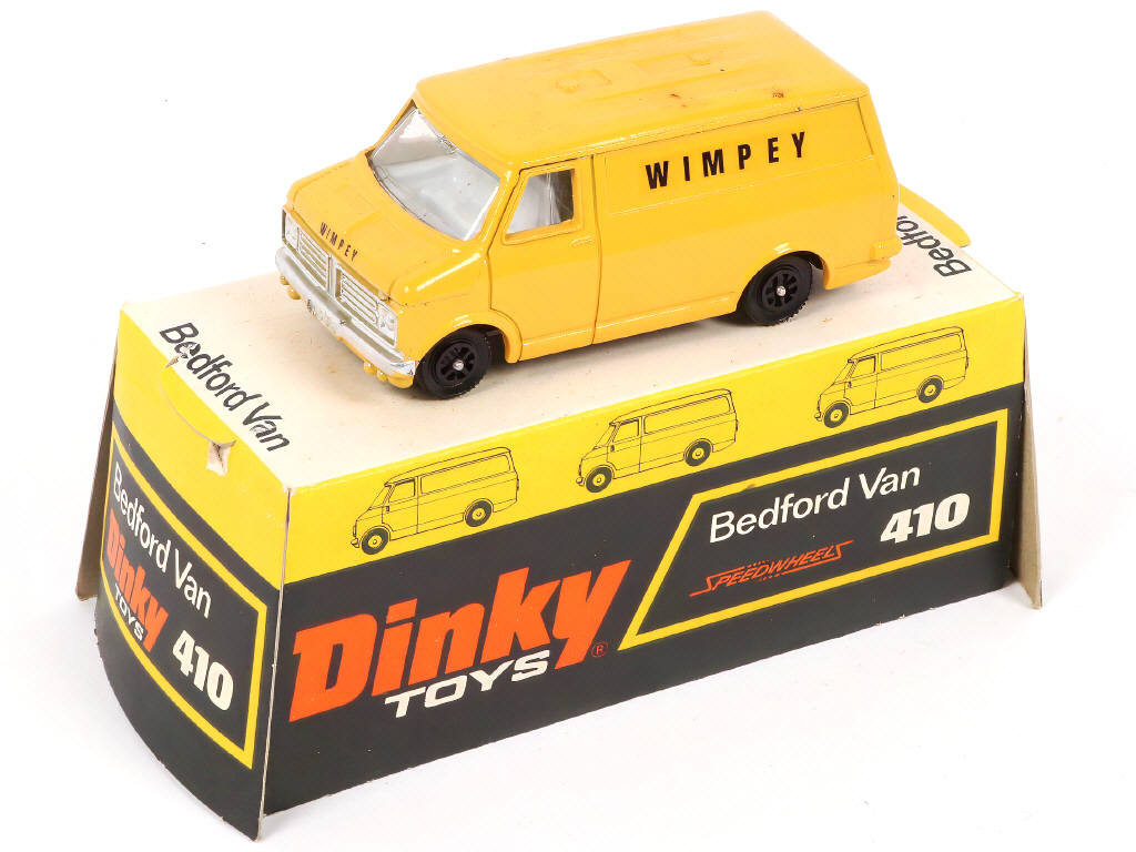 Lot 253 - DINKY TOYS (GB) (3)