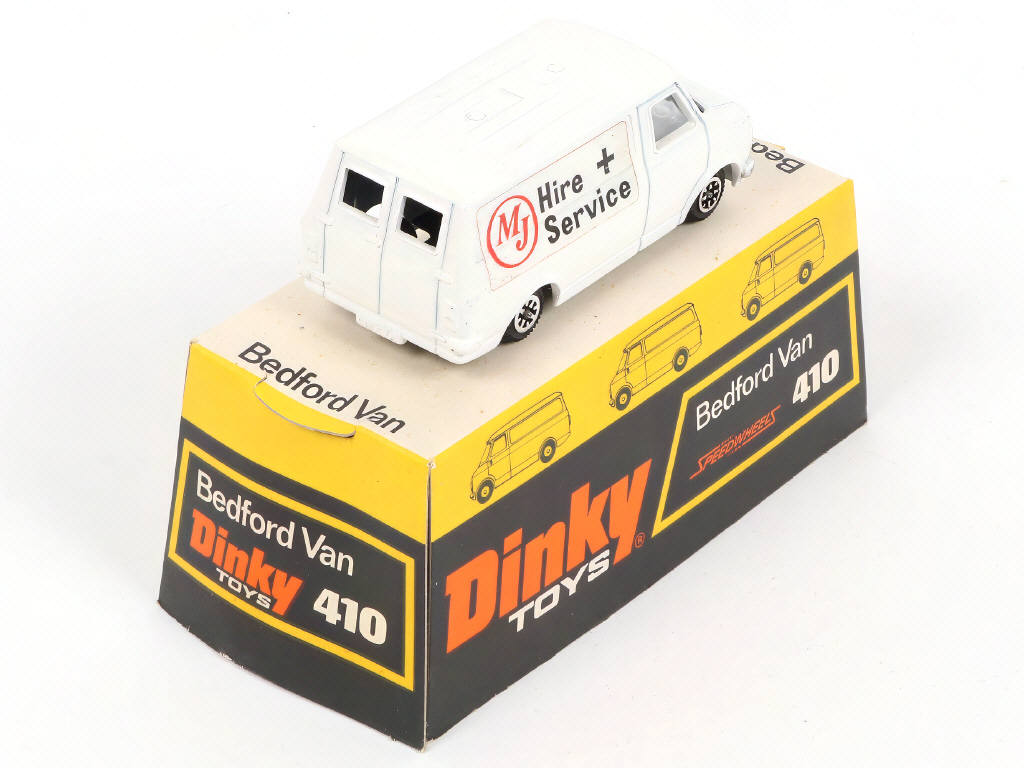 Lot 253 - DINKY TOYS (GB) (3)
