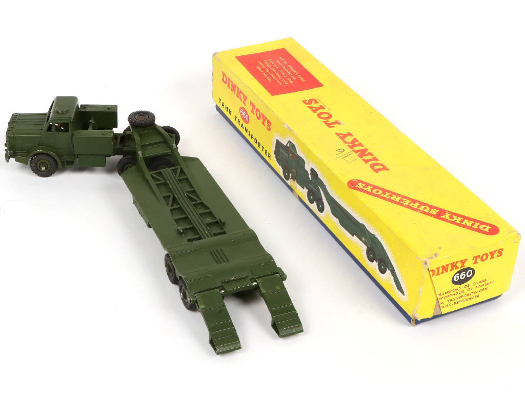 Lot 248 - DINKY TOYS (GB) (2)