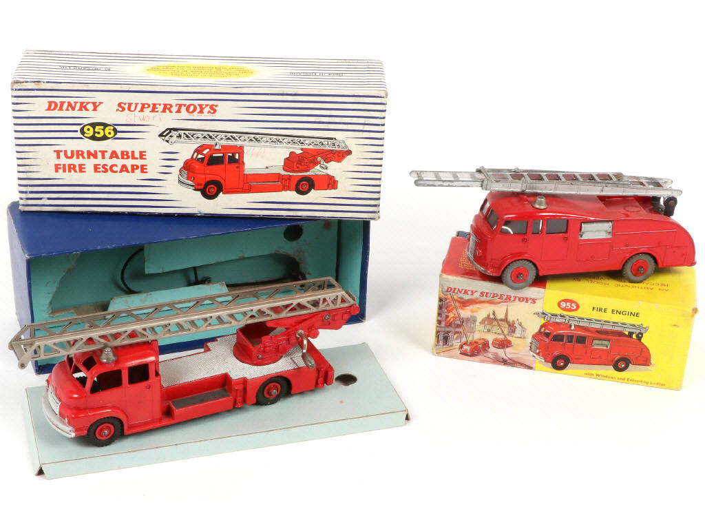 Lot 249 - DINKY TOYS (GB) (2)