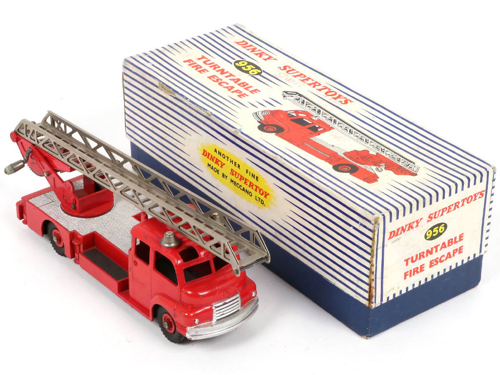 Lot 249 - DINKY TOYS (GB) (2)